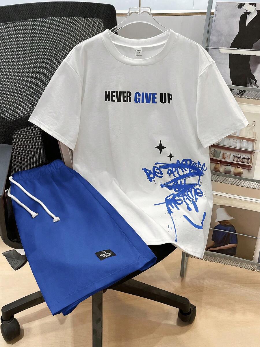 SHEIN 青少年男童休闲短袖短裤套装,街头朋克摇滚校园风日常、派对、音乐节穿搭,适合春夏穿着,英文涂鸦印花,撞色设计 - 寶藍色 - 查看 1