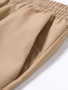 Manfinity RSRT Conjunto de camisa de manga corta con estampado de plantas tropicales de solapa única y pantalones cortos con cordón en la cintura para hombres de talla grande - Negro - Ver 7