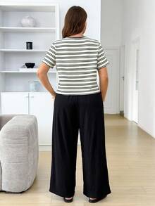 Zelara Conjunto de 2 piezas de talla grande para mujer con top de manga corta con cuello en V a rayas y atar al frente, y pantalones de pierna ancha, ropa de verano casual para vacaciones, atuendo de verano para mujer, atuendo casual para mujer, atuendos de verano para mujer, ootd, atuendo de verano para mujer, coordinado de atuendos casuales para mujer, conjuntos de atuendos para mujer, atuendos de verano para mujer, atuendos de primavera para mujer, atuendos para trabajar desde casa, atuendos casuales de verano para el Día de la Madre, Pinterest - Blanco y Negro - Ver 2