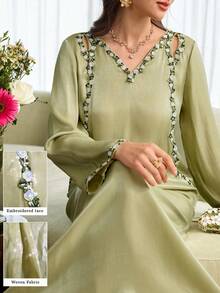 Al Najma Vestido largo de manga larga con diseño de cuello hueco, bordado pesado y ribete de encaje suelto en color verde francés para mujer - Verde militar - Ver 7