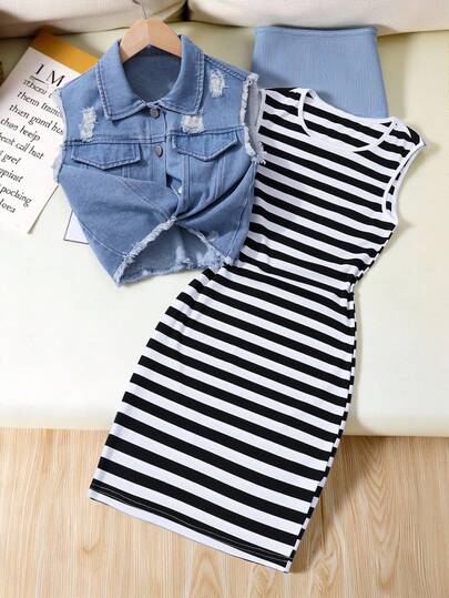 SHEIN Bộ 2 món cho bé gái tuổi teen: áo hai dây dệt kim sọc đen và áo khoác gile denim, set đồ thường ngày đi làm. Áo denim lửng màu xanh nhạt và váy slip dệt kim đen cho bé gái, set trang phục thường ngày đa năng.