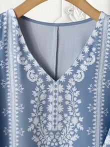 GlowEve 3件套女士V领印花休闲连衣裙，含披肩和纯色长裤 - 藍白色 - 查看 4