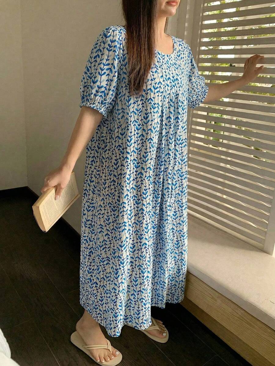 Dazy Plus Áo ngủ dài dáng chữ A rộng rãi, thanh lịch với họa tiết lá và hoa, đồ ngủ thoải mái. - Màu xanh lam - Xem 1