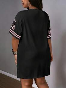 Slaydiva Plus Size Summer Casual Numeric Print Split Hem Dress - Black - View 2