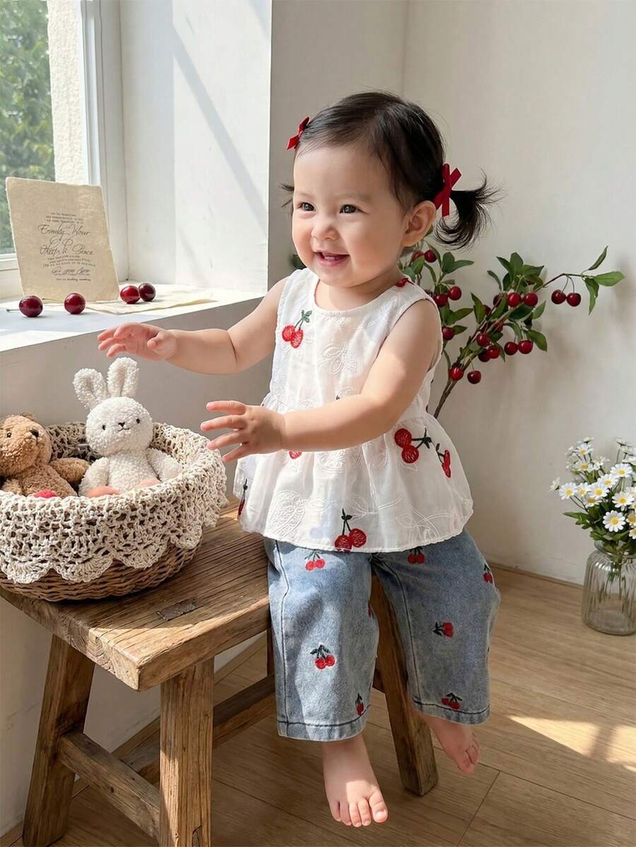 SHEIN Bộ áo thun và quần jean thêu hình quả anh đào cho bé gái - trắng - Xem 1