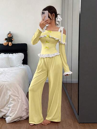 Napfluff Bộ đồ ngủ nữ màu hồng trễ vai, kiểu dáng ngọt ngào.