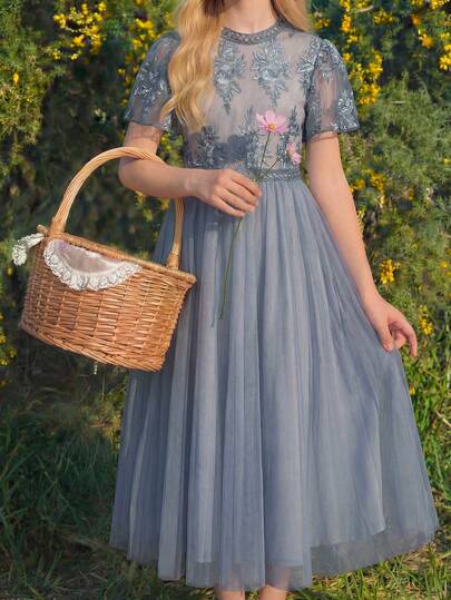 少女立领泡泡袖蕾丝荷叶边下摆优雅长裙