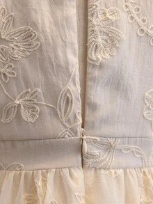 Đầm midi xòe cao cấp dành cho thiếu nữ, chất liệu organza thêu hoa, cổ cao, tay phồng xòe rộng, eo thắt, đính ngọc trai, thích hợp cho đám cưới, dạ hội, tiệc sinh nhật, tiệc chiêu đãi. - Màu be - Xem 3