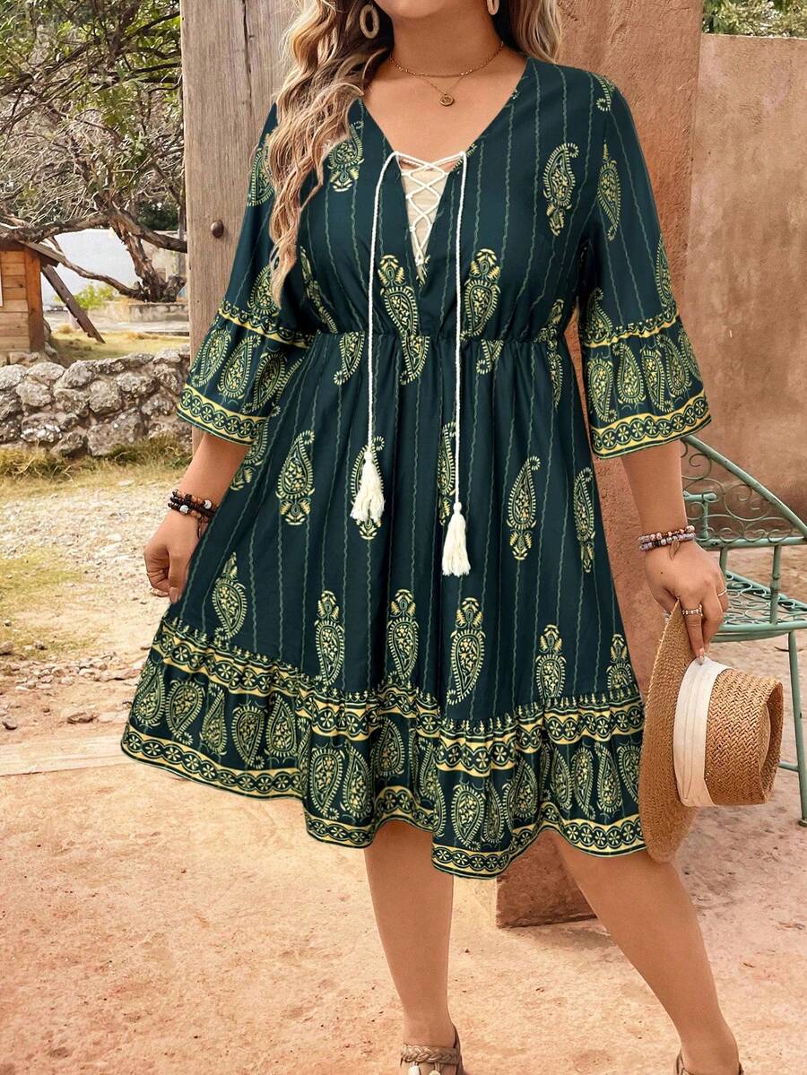 SHEIN Clasi Hera Paisley 腰果花 V 领系带流苏印花加大码迷你连衣裙 - 青檸色 - 查看 1