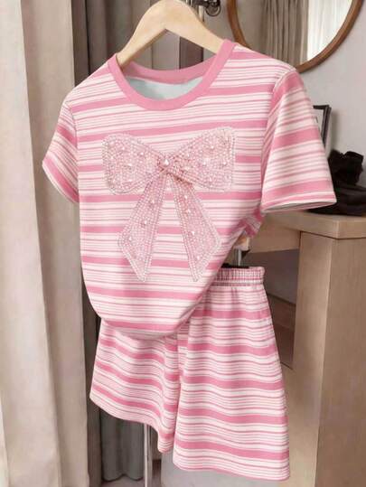 Elladie kids Bộ đồ thể thao mùa hè cho bé gái, kiểu dáng thường ngày, ngọt ngào, tối giản, họa tiết sọc hồng và nơ trang trí, gồm áo thun ngắn tay cổ tròn và quần short.