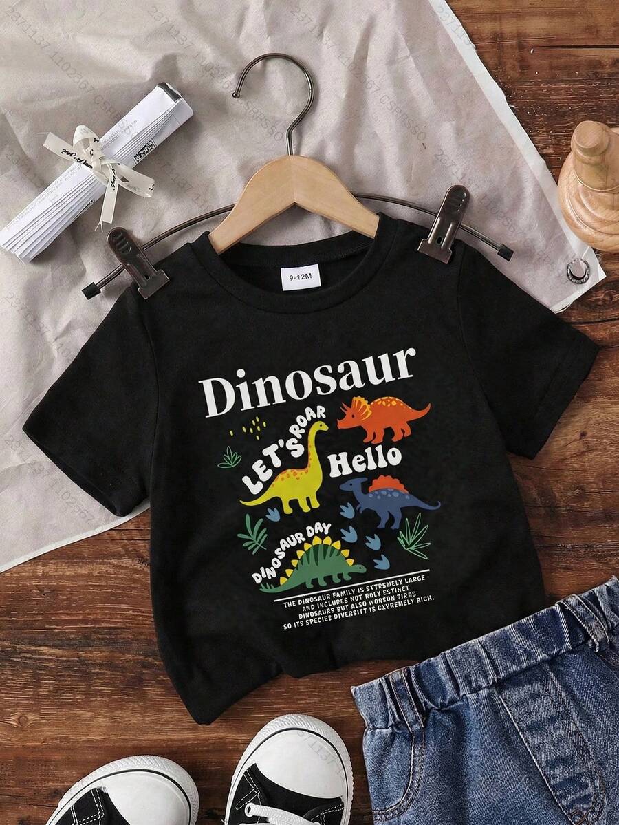 SHEIN Playful Pals Camiseta de manga corta con cuello redondo para niños pequeños con estampado de dinosaurio y letras en negro, ropa para niños pequeños, parte superior para bebés y niños pequeños, jersey para bebés y niños pequeños, camiseta de manga corta para bebés y niños pequeños, adecuada para Pascua, fiestas, uso casual, estilo dulce y lindo, diseño de dinosaurio y letras, adecuada para primavera/verano, talla de 6 meses a 3 años - Negro - Ver 1