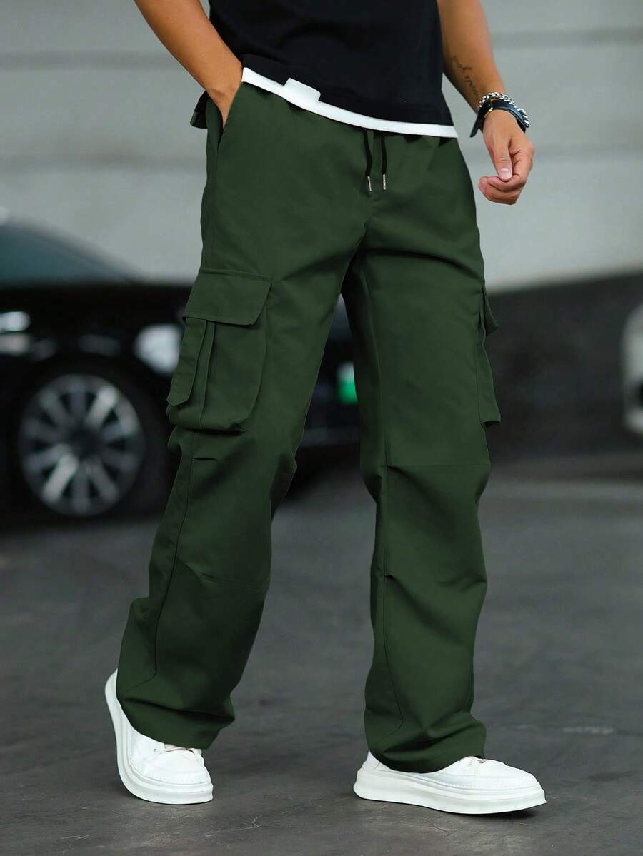 Manfinity EMRG Pantalones cargo de hombre con bolsillo con solapa, cintura con cordón y ajuste holgado - Verde Oscuro - Ver 1