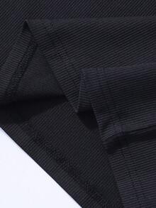 SHEIN Bộ đồ 2 mảnh cho bé gái tuổi teen: Áo hai dây dệt kim đen khoét lưng kết hợp với áo khoác denim rách, trang phục đi làm thường ngày. Áo crop top xanh dương bạc màu xoắn phía trước + áo hai dây dệt kim đen, bộ đồ thường ngày đa năng. - màu đen - Xem 6