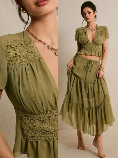 Poéselle Bộ 2 món kiểu Pháp: áo và chân váy phối ren màu trơn.