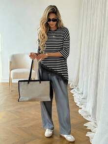 SHEIN LUNE 女士95%纯棉优雅黑色T恤，饰以黑白条纹印花和蕾丝不对称下摆——浪漫春夏度假风，完美适用于海滩、邮轮、约会之夜、派对、办公室穿着、工作通勤装、音乐节、西部风情节、春假、海岛女孩复古海滨风、婚礼宾客装、城市旅行和优雅假日装扮。 - 彩色 - 查看 4