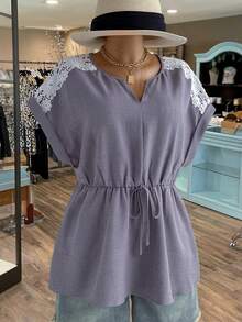 Rusticease Blusa casual versátil de uso diario con volantes y ribete de encaje para mujer de talla grande - Gris - Ver 5
