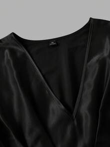 SHEIN MOD 大码女士纯色褶皱优雅缎面连衣裙 - 黑色 - 查看 4