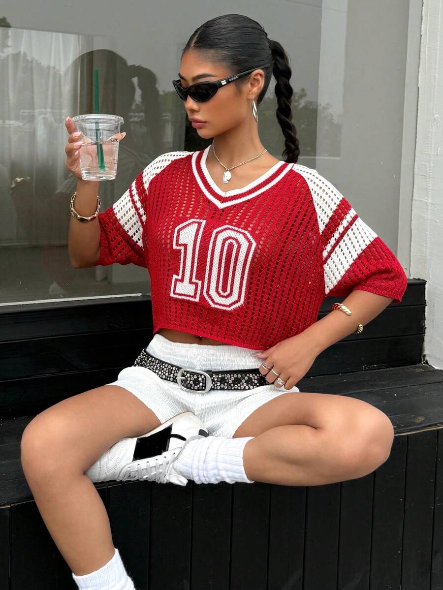 Muchica Top de punto casual versátil de uso diario para mujer, color rojo con bloques de color, diseño numérico calado, estilo streetwear deportivo, para verano - Rojo y blanco - Ver 1