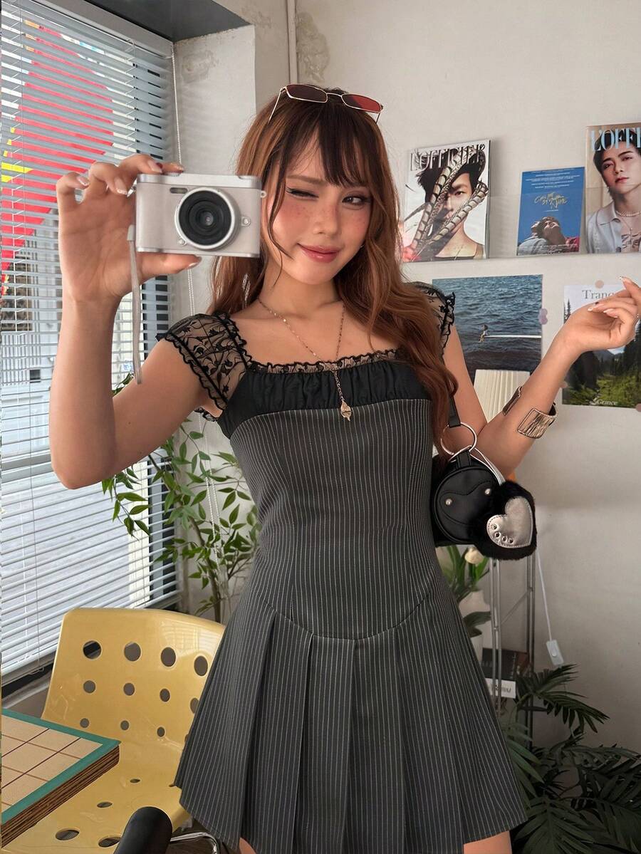 Rina Fox Đầm ngắn nữ kẻ sọc phối ren. - màu đen - Xem 1