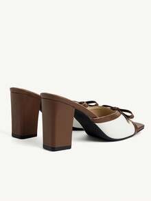 CUCCOO CHICEST Giày nữ, sandal đế dày mũi vuông phối màu nơ, màu nâu đậm và trắng tương phản, cao gót. - Màu nâu đậm - Xem 4