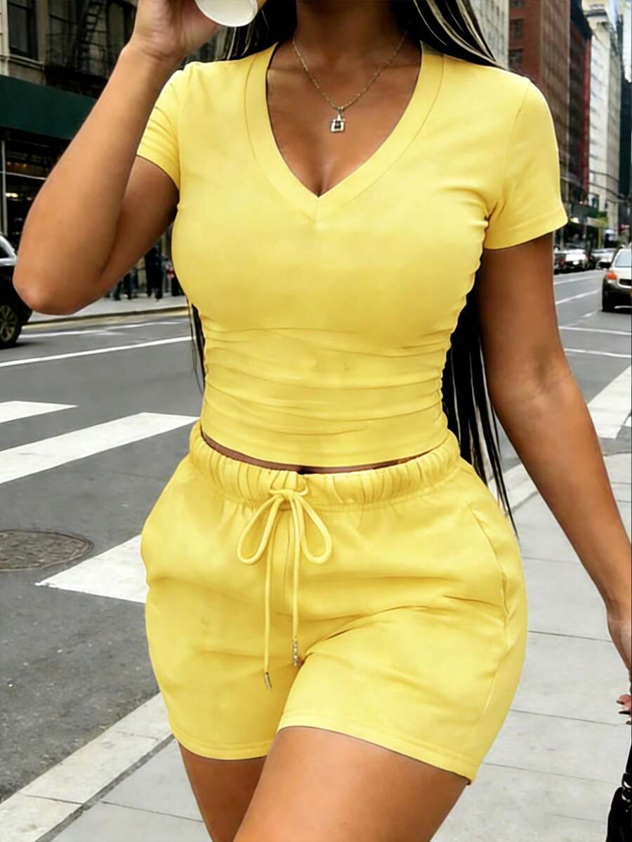 Rovax 女士V领纯色休闲短袖T恤短裤两件套，夏季 - 黃色 - 查看 1