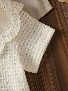 SHEIN Vintaside Kids Maglietta estiva per bambine con colletto in pizzo, morbida e fresca, a maniche corte, con tessuto a nido d'ape, vestibilità morbida e comoda, adatta per uscite quotidiane, attività scolastiche, raduni familiari, vacanze e servizi fotografici - Beige - Visualizzare 6