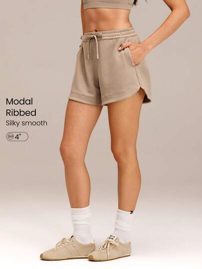 GLOWMODE Quần short SoftCalm Modal 4 inch, chất liệu mềm mại, thoáng mát, thích hợp mặc hàng ngày. Thiết kế cạp trung bình, dây rút điều chỉnh, túi bên hông, gấu quần cong.
