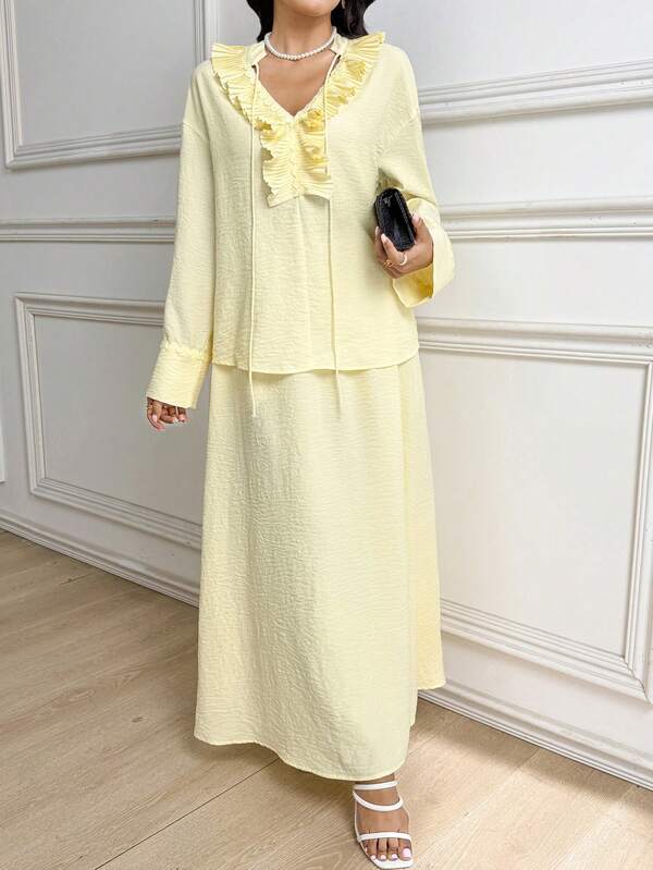 Mulvari 新款荷叶边V领奶油黄衬衫式半身裙两件套，法式休闲度假装