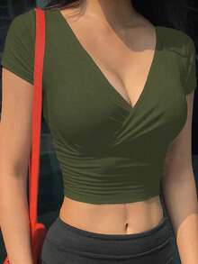 EMERY ROSE Camiseta corta de verano para mujer de unicolor, con escote en V cruzado, manga corta y ajustada, para uso casual y de vacaciones - Verde militar - Ver 1