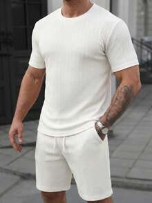 Manfinity Homme 男士舒适提花面料圆领短袖T恤套装（2件装）搭配抽绳松紧腰短裤，休闲百搭，适合度假、派对、聚会、运动、办公等场合，经典春夏风格，畅销套装，自用或送礼皆宜。 - 白色 - 查看 4