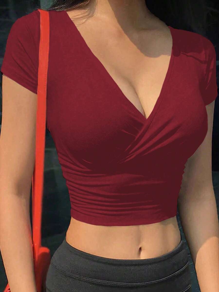 EMERY ROSE 女士夏季纯色重叠V领短袖修身休闲度假短款T恤 - 紅色 - 查看 1