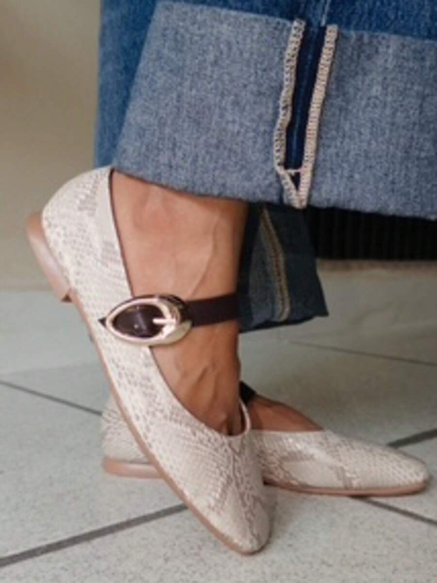 Ballerina en Tono Hueso Texturizado con Correa Contraste y Herraje - Beis - Ver 1