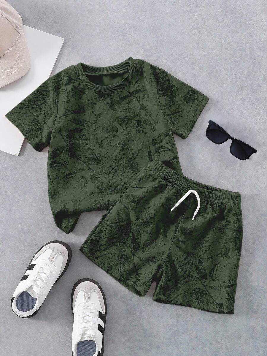 SHEIN Streecool Kids 男童休闲纯色T恤+短裤两件套,适合日常穿着、上学、旅行、夏季户外活动 - 綠色 - 查看 1