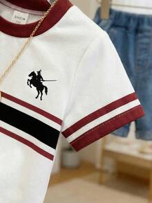 SHEIN Playful Pals 女婴男女通用可爱条纹元素短袖针织圆领套头T恤，适合6-36个月宝宝穿着。这款套头T恤采用条纹和爱心元素设计，休闲简约，适合春夏季节穿着。尺码：6个月-3岁 - 白色 - 查看 4