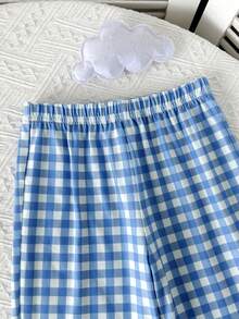 SHEIN Set de pijamale tricotate casual și versatile pentru fete tinere, bluză cu mânecă scurtă și imprimeu de lămâie și pantaloni în carouri, potrivit pentru acasă, ieșiri și întâlniri, primăvară/vară - Albastru si alb - Vizualizare 3