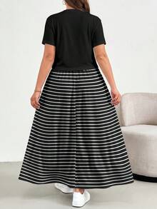 SHEIN Essnce 大尺碼純色扭結T恤與黑白條紋大尺碼裙 2件套 - 彩色 - 查看 2