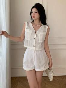 EMERY ROSE Conjunto de 2 peças para mulheres, composto por Colete sem mangas com decote em V, bolsos duplos e barra dobrada, e Shorts de cintura alta com bolsos duplos. Conjunto de Verão Branco de 2 Peças para Mulheres, Conjunto de Shorts Brancos para Mulheres, Conjunto de Roupas de Férias para Mulheres, Conjunto de Roupas de Verão para Mulheres, Conjunto de Roupas de Praia para Mulheres - Branco - Visão 3