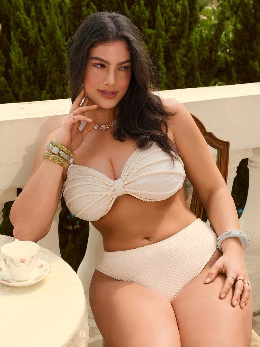 Swim Vcay 2026新款春夏米色可可色提花面料可拆卸肩带前裹式编织设计上衣搭配高腰后褶皱三角泳裤，女士泳装套装，适合夏季海滩度假。 - 米色 - 查看 1