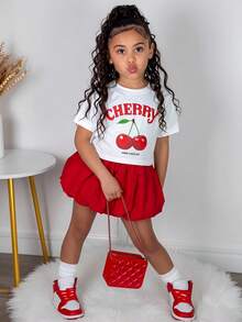 SHEIN Bộ đồ đôi cho bé gái, kiểu dáng thường ngày, dễ thương, in hình quả anh đào, gồm áo thun cổ tròn và chân váy peplum. - Đỏ và trắng - Xem 3