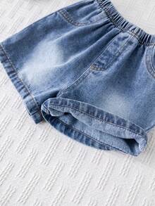 SHEIN 三件套包括白色T恤、男婴夏季休闲牛仔背心外套、白色小熊T恤、牛仔短裤、牛仔套装、背心套装、夏季套装、幼儿男童服装 - 彩色 - 查看 3