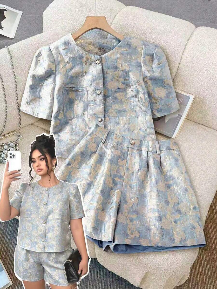 GlowEve CURVE 女式加大码夏季花卉提花泡泡短袖上衣和短裤套装 - 藍白色 - 查看 1