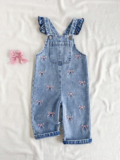 SHEIN Vintaside Kids 1 Stück Baby Mädchen Blaue Jeans Lässig Süß Bestickter Schleife Träger Jeans Romper, Geeignet für Ausflüge und Urlaub, Baby Lätzchen Hose, Baby Mädchen Sommer Jumpsuit, Baby Mädchen Bestickter Schleife Träger Romper, Vielseitig Lässiges Kleidungsstück, Baby Mädchen Sommer Jumpsuit