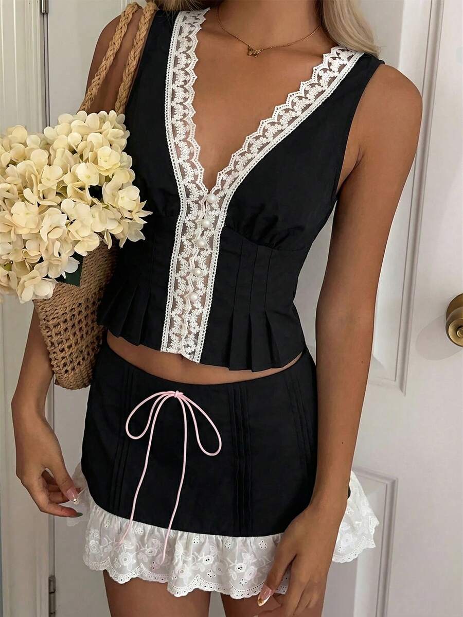 SHEIN EZwear 女士黑色蕾丝拼接V领无袖上衣和迷你裙两件套 - 黑色 - 查看 1