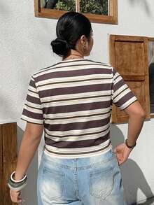 Dazy Plus Camiseta de mujer de talla grande con estilo callejero, de manga corta, cuello redondo, con bloques de color contrastante y rayas, para primavera/verano - Óxido marrón - Ver 4