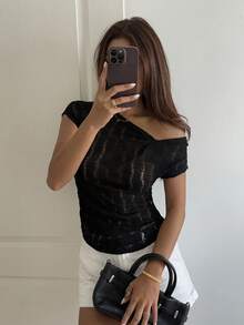 DAZY 女士休闲度假风纯色不对称领口做旧修身T恤，夏季 - 黑色 - 查看 4