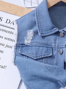 SHEIN Bộ 2 món cho bé gái tuổi teen: áo hai dây dệt kim sọc đen và áo khoác gile denim, set đồ thường ngày đi làm. Áo denim lửng màu xanh nhạt và váy slip dệt kim đen cho bé gái, set trang phục thường ngày đa năng. - Đen và trắng - Xem 8