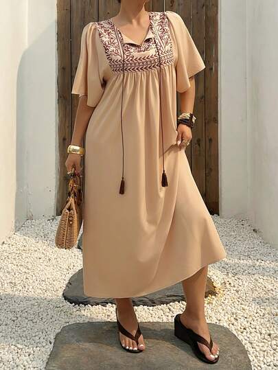 Dazy Plus Đầm nữ cỡ lớn thanh lịch phối nhiều mảnh vải, dây buộc vai, tay bồng, kiểu dáng nghỉ mát, mùa xuân/hè.