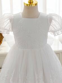 SHEIN Glamorique Kids 小女孩公主裙，白色刺绣薄纱连衣裙，后背饰有超大蝴蝶结，泡泡袖，适合生日派对、婚礼、节日、花童等场合，欧美风格 - 白色 - 查看 6
