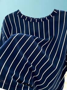 SHEIN 2件套男童休闲街头可爱卡通动物图案宽松圆领短袖白蓝条纹落肩T恤和蓝色短裤套装，适合春夏穿着 - 彩色 - 查看 3
