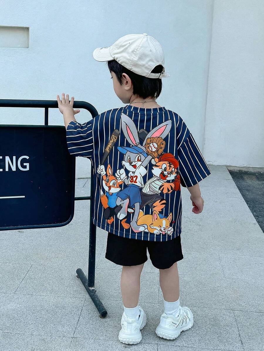 SHEIN 2件套男童休闲街头可爱卡通动物图案宽松圆领短袖白蓝条纹落肩T恤和蓝色短裤套装,适合春夏穿着 - 彩色 - 查看 1